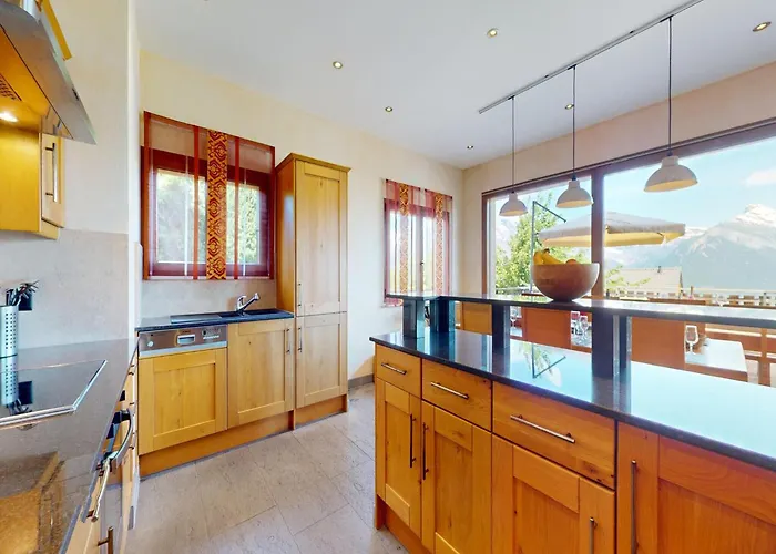 Majestic With Indoor Pool ננדה