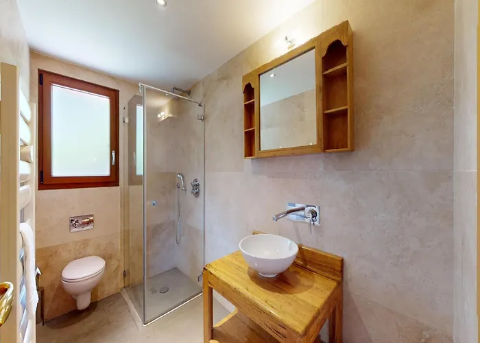 Majestic With Indoor Pool 木屋 *