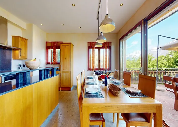 בקתה Majestic With Indoor Pool ננדה