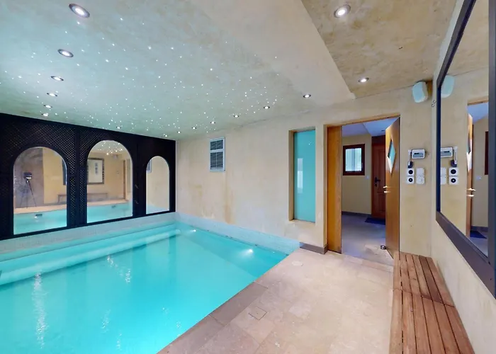 Majestic With Indoor Pool בקתה *